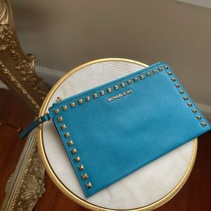 MICHAEL KORS turquoise leather clutch/wristlet